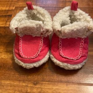 Pink, lined baby booties, size 6-12 months